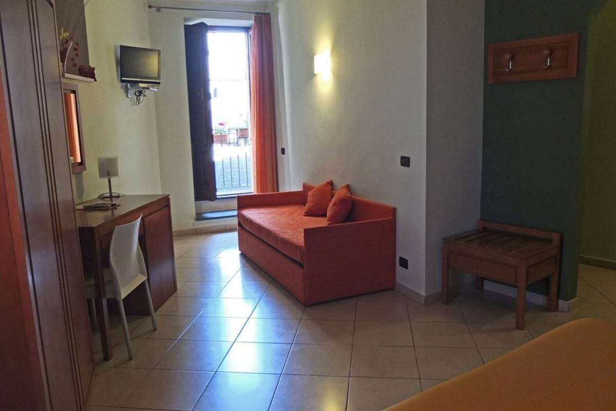 triple room | living area | flat-screen tv