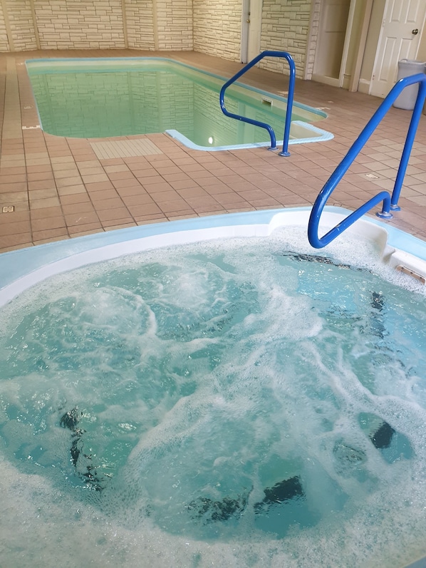 Indoor spa tub