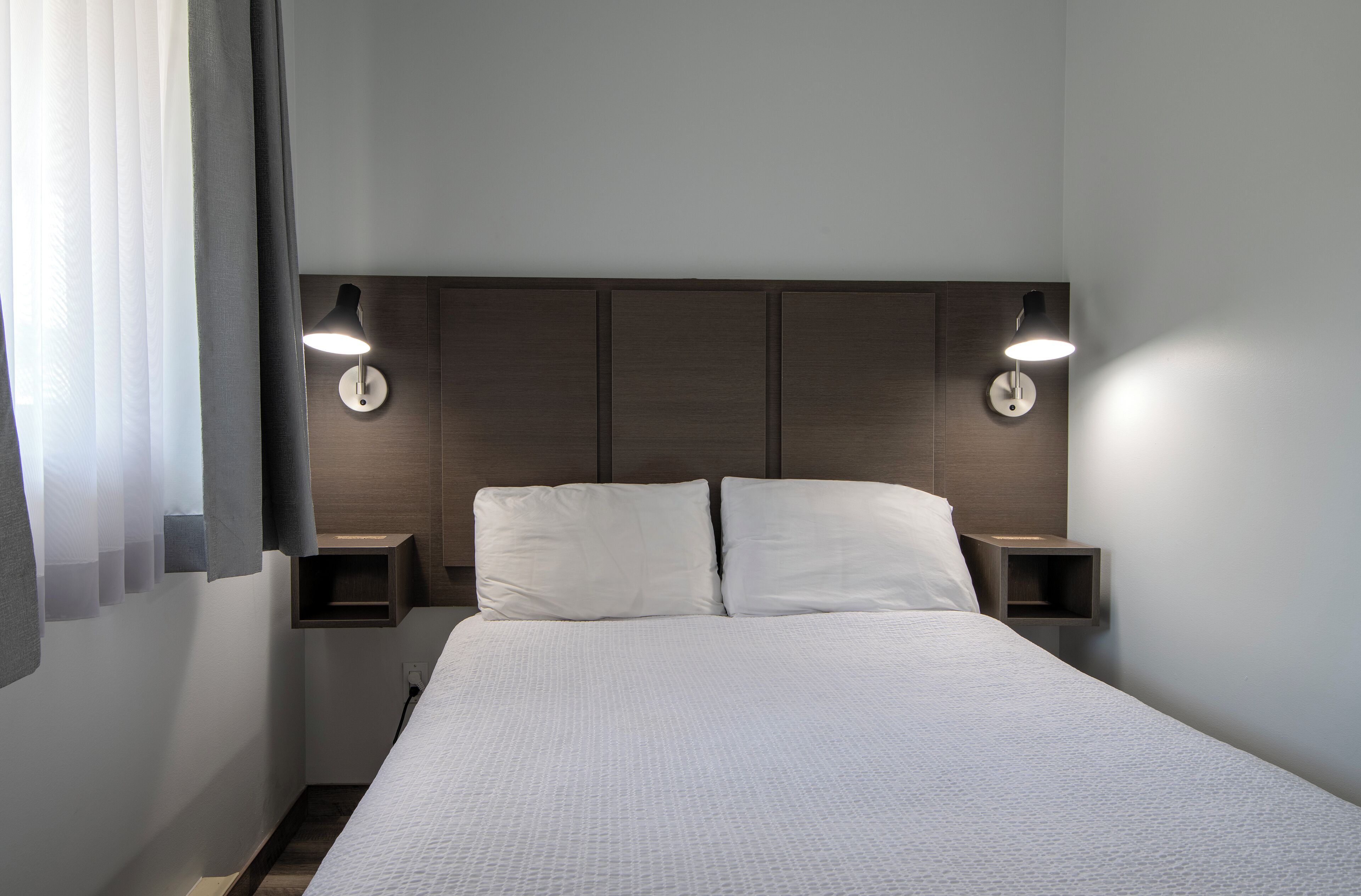 Suite, 1 Double Bed, Kitchenette | Iron/ironing board, free WiFi, bed sheets