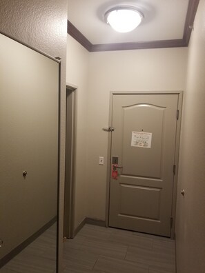 1 dormitori, roba de llit d'alta qualitat i escriptori 