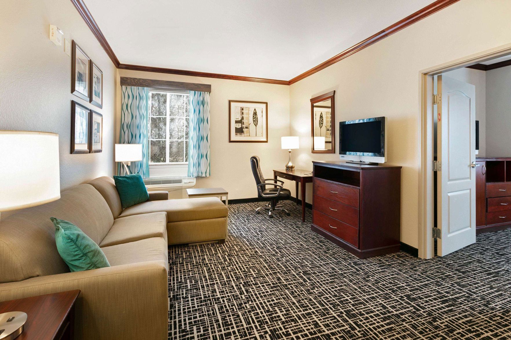Living area | Flat-screen TV