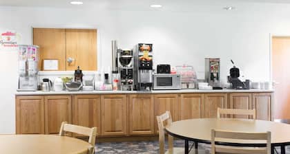 Super 8 by Wyndham Alma
