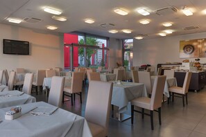 Frokostbuffé hver dag (EUR 15 per person)
