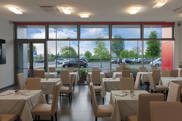 Frokostbuffé hver dag (EUR 15 per person)