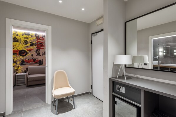 TV LCD 32 pollici con canali digitali, TV