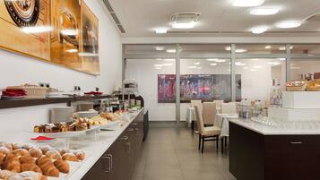 Desayuno buffet todos los días (con cargo)