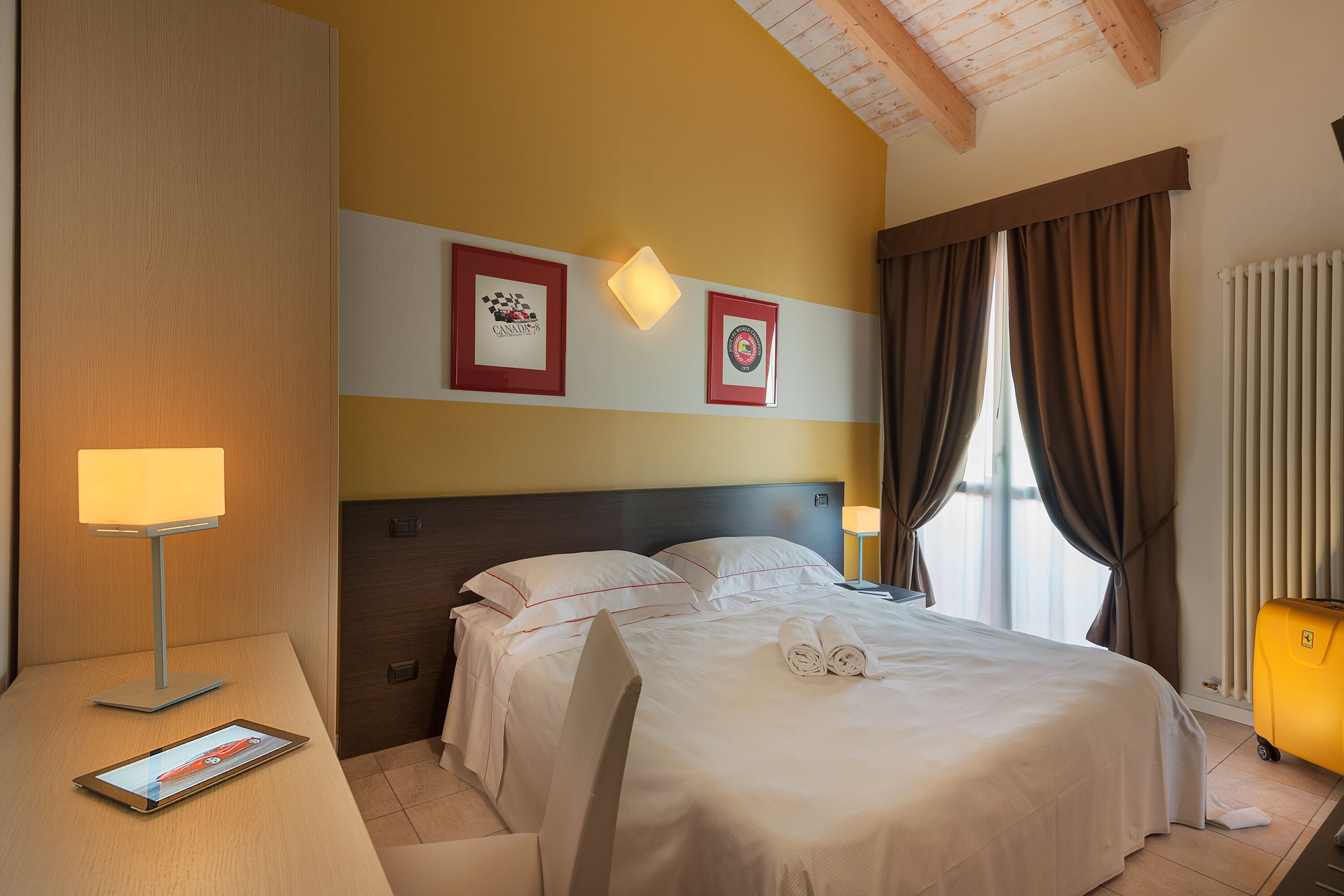 Standard-Doppel- oder -Zweibettzimmer | Minibar, Zimmersafe, individuell dekoriert, Schreibtisch