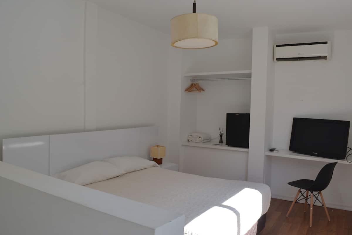 Loft | Luxe beddengoed, donzen dekbedden, een minibar, een kluis op de kamer