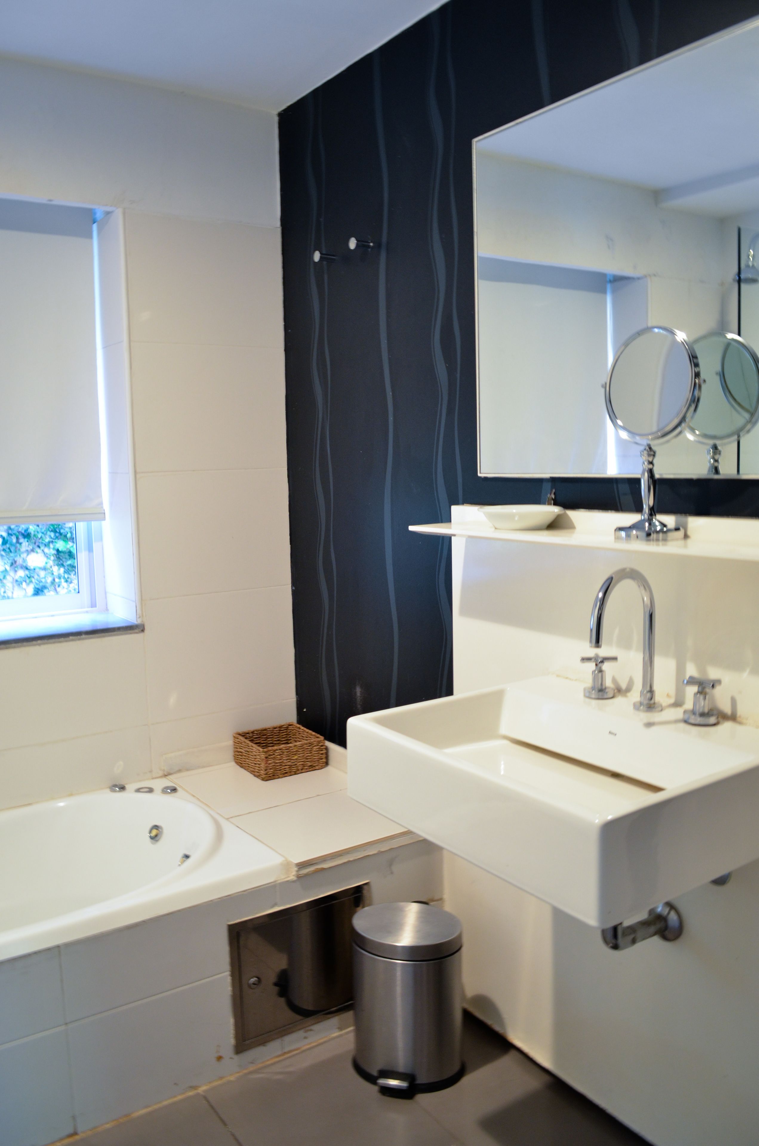 executive double room | bathroom | free toiletries, hair dryer, bidet, towels