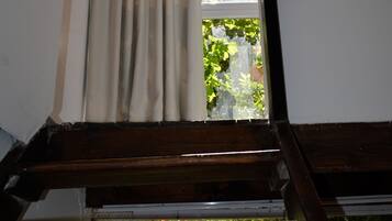 Ropa de cama de alta calidad, cubrecamas y minibar