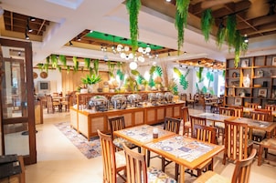 Breakfast, lunch, dinner served; pool views