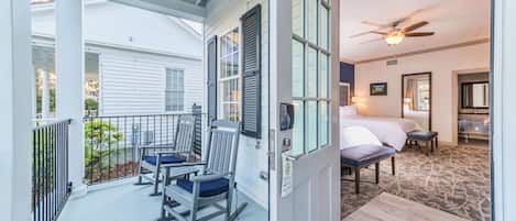 1 Schlafzimmer, hochwertige Bettwaren, individuell dekoriert