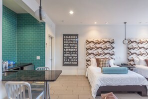 Greyhound Flat | Premium bedding, individually decorated, individually furnished - Beaufort Inn (Beaufort)