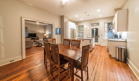 Bay Street Three Bedroom Flat | Living area | 35-inch flat-screen TV with cable channels, TV. Beaufort Inn