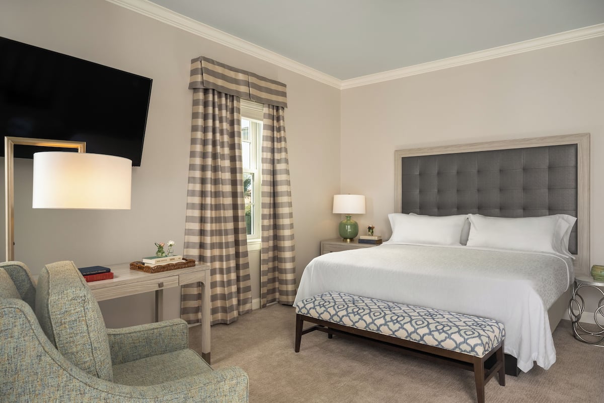 Rom, 1 kingsize-seng, bakgårdsutsikt, gårdsplassområde | Sengetøy av topp kvalitet, individuelt dekorert og individuelt innredet