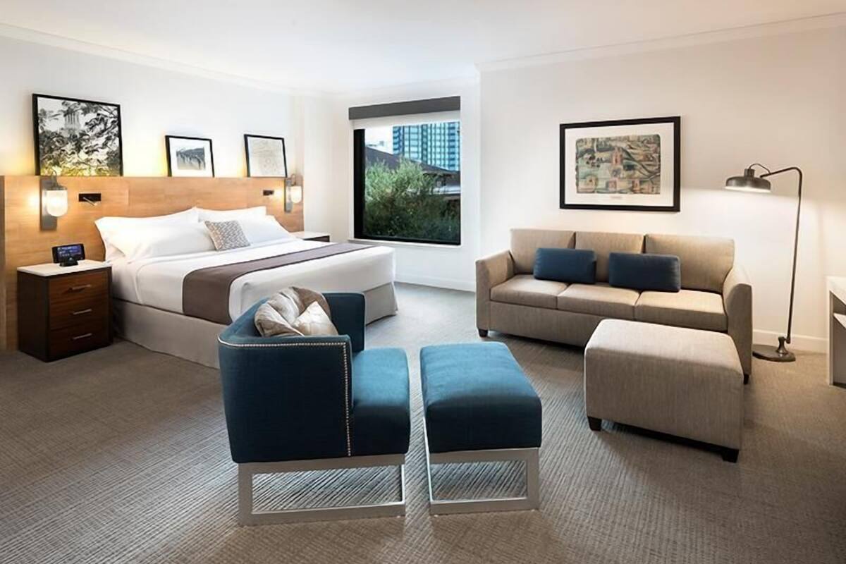 Premium bedding, in-room safe, desk, laptop workspace