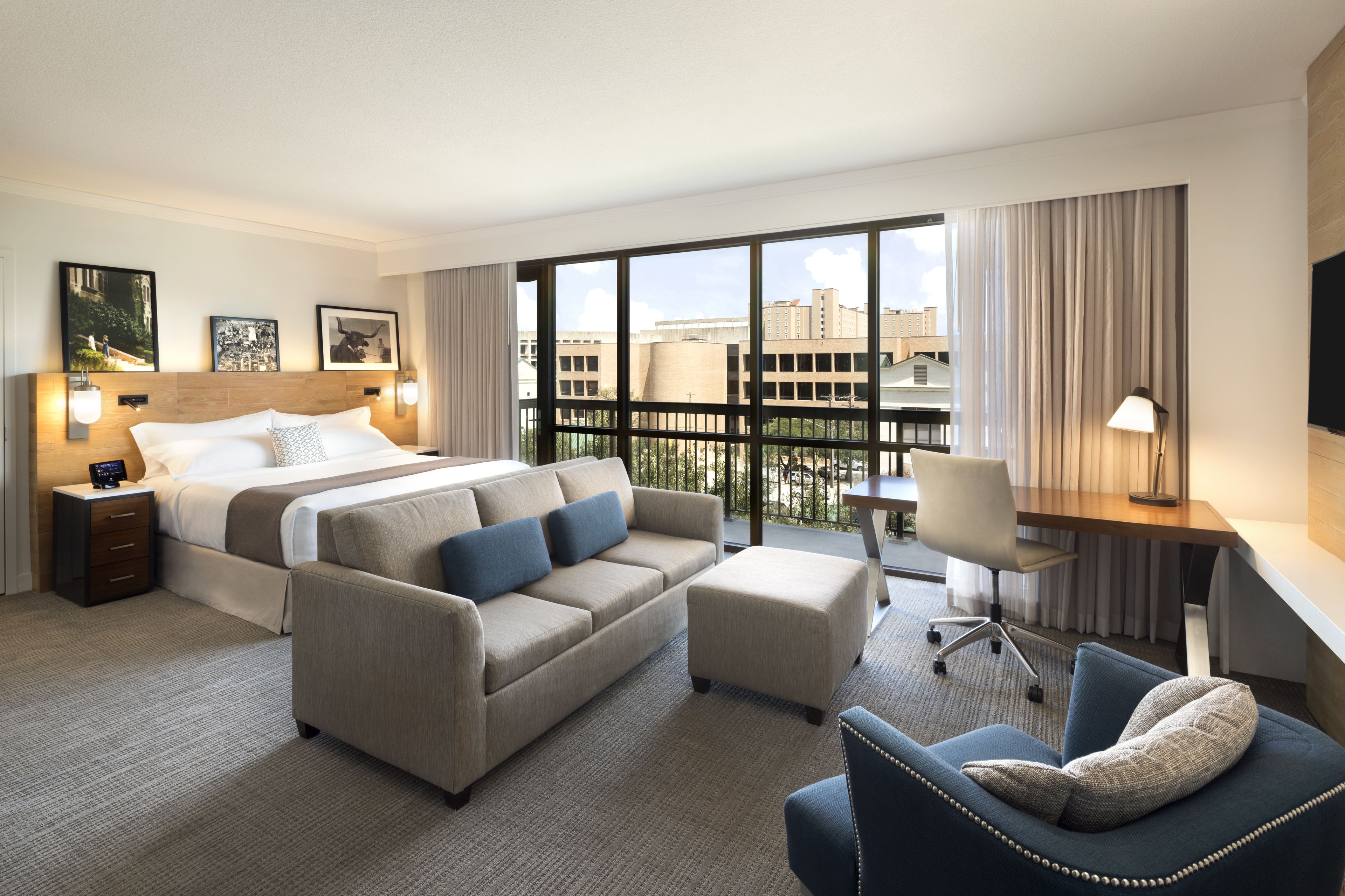 executive room, 1 king bed | premium bedding, in-room safe, desk, laptop workspace