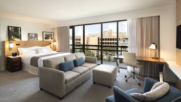 Executive Room, 1 King Bed | Premium bedding, in-room safe, desk, laptop workspace