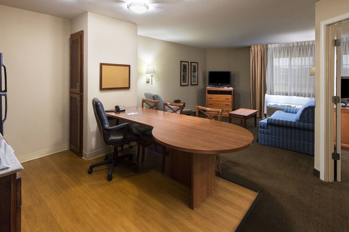 in-room safe, iron/ironing board, free wifi, bed sheets