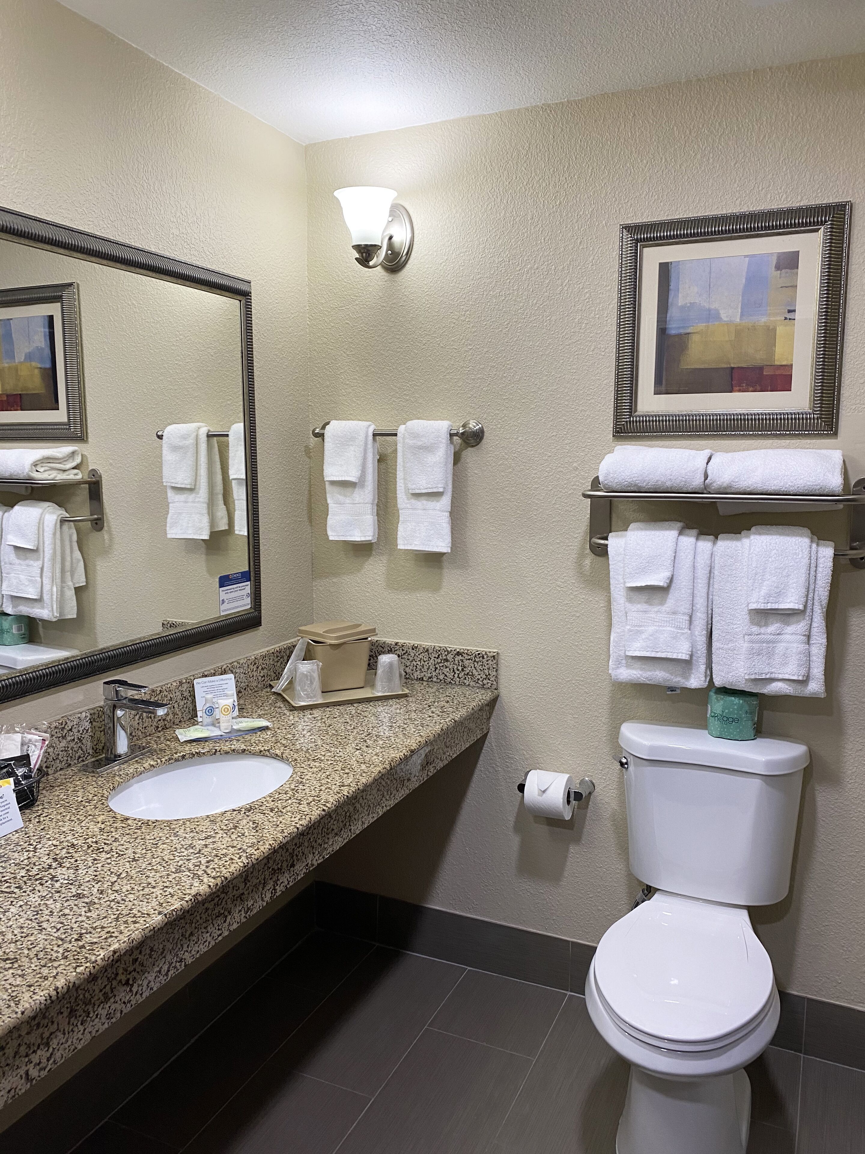 queen suite deluxe | bathroom | bathtub, free toiletries, hair dryer, towels