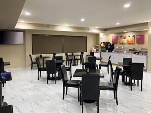 Free daily buffet breakfast - Comfort Suites Kings Bay Naval Base Area (Kingsland)