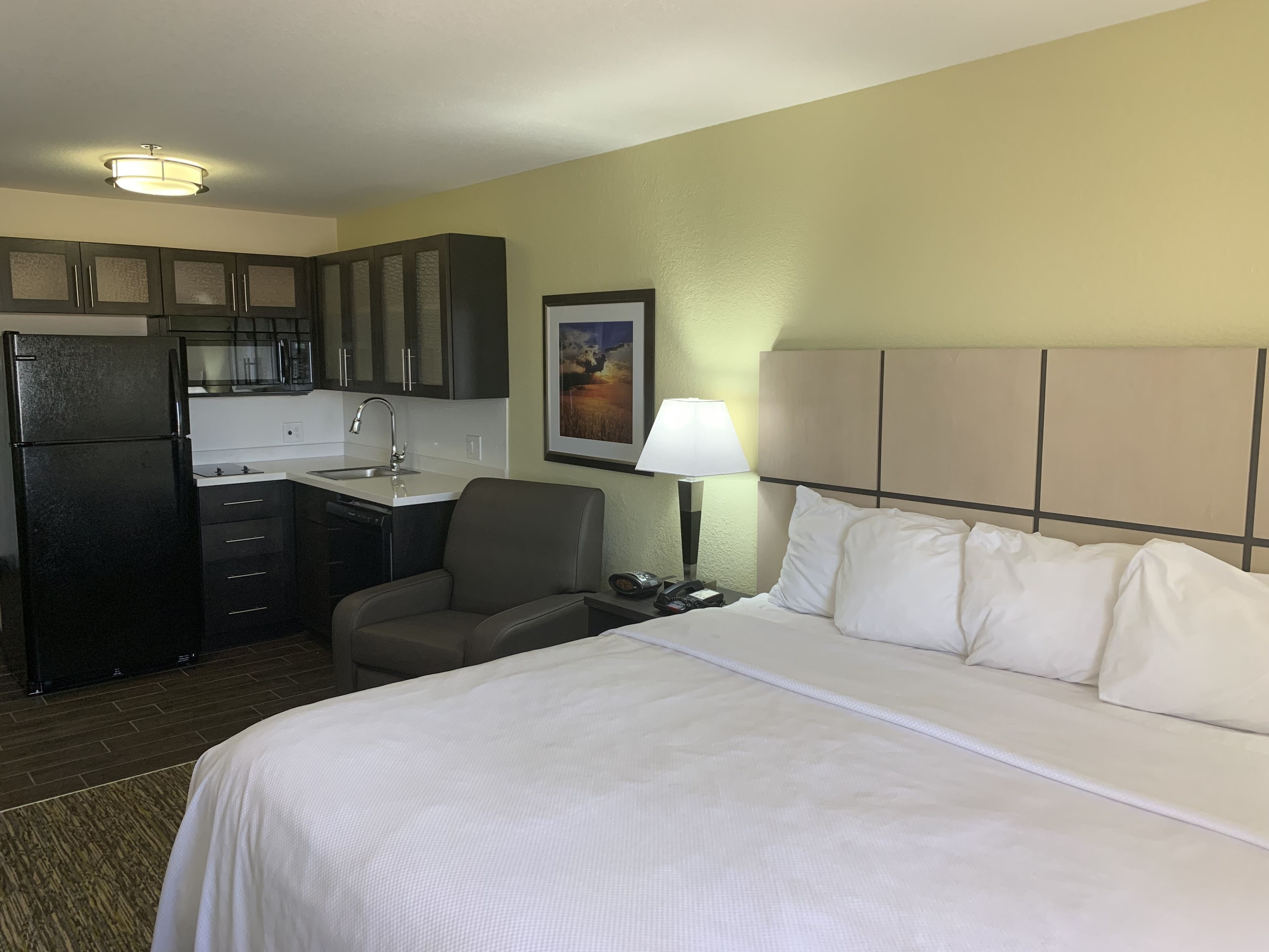 premium bedding, in-room safe, desk, laptop workspace