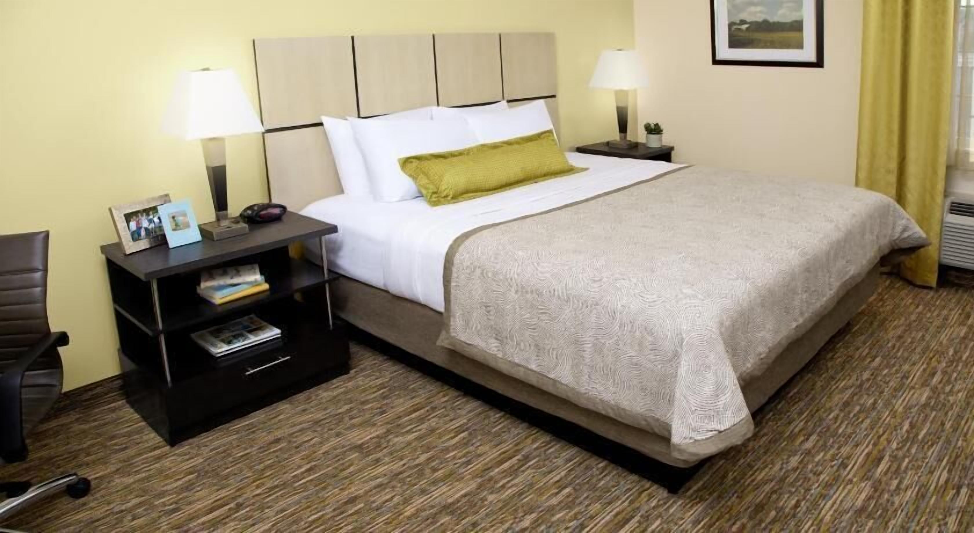 Premium bedding, in-room safe, desk, laptop workspace