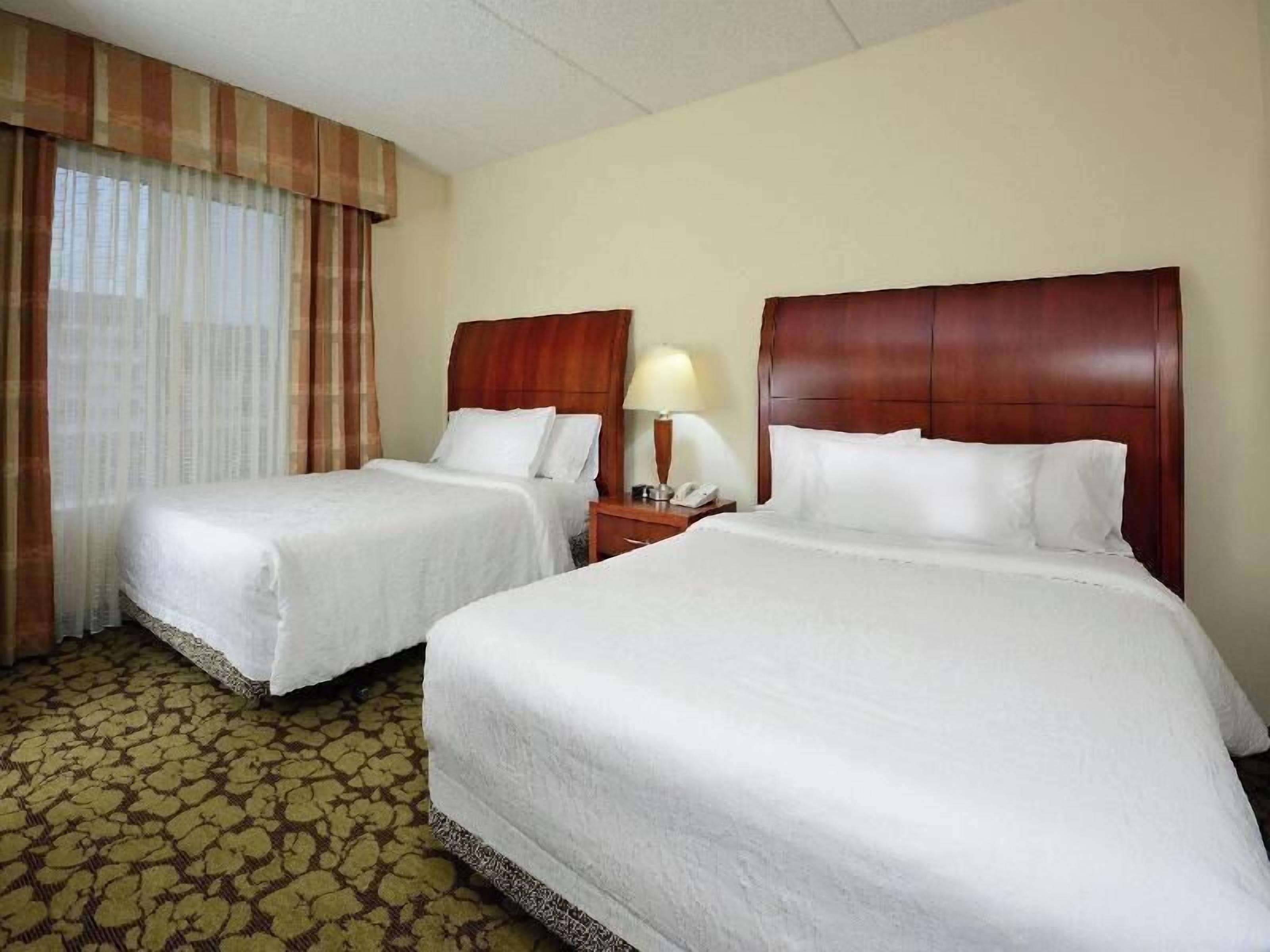 Premium bedding, in-room safe, desk, iron/ironing board