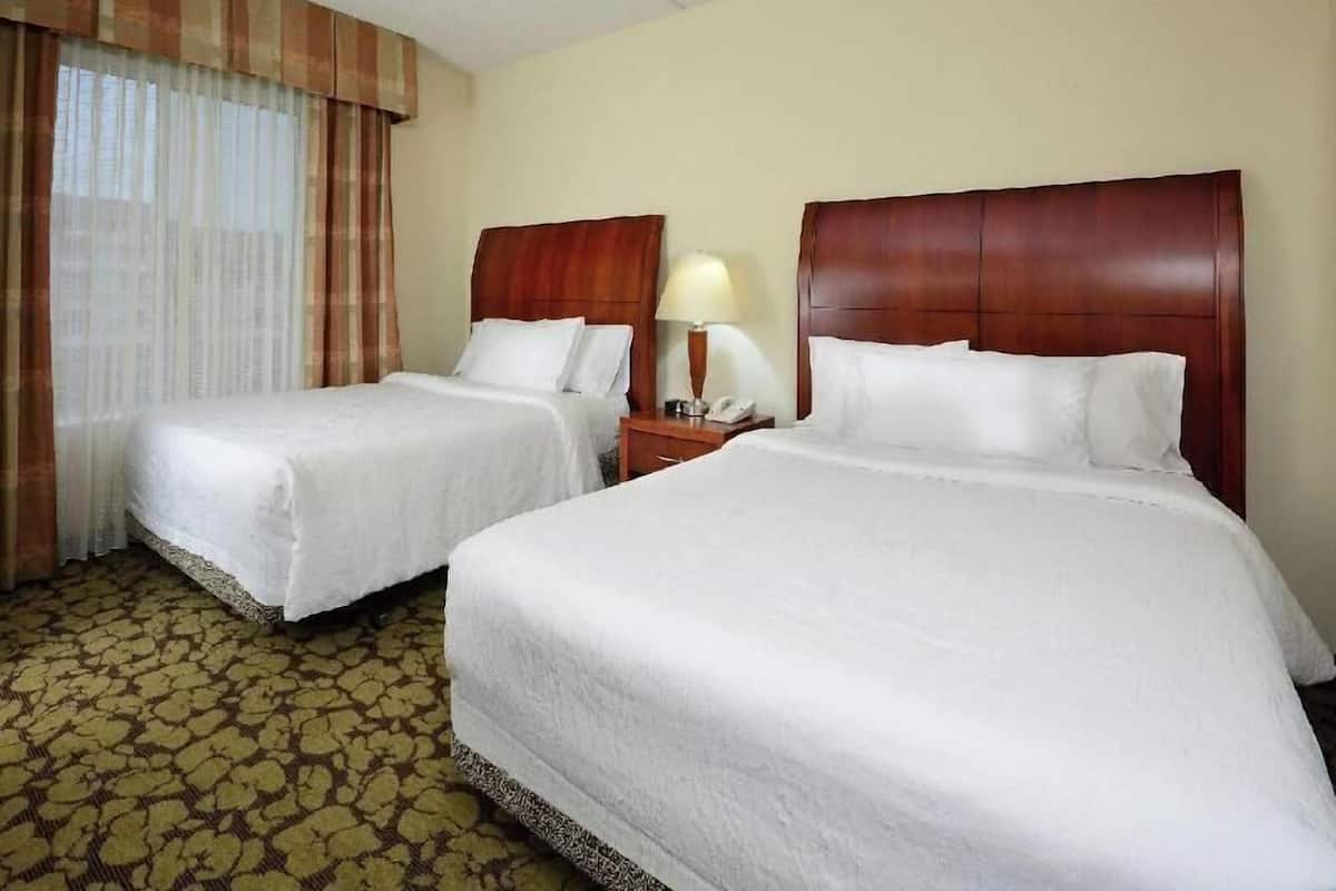 Premium bedding, in-room safe, desk, iron/ironing board
