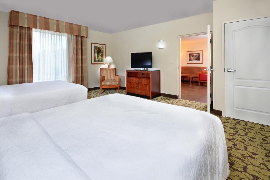 Premium bedding, in-room safe, desk, iron/ironing board