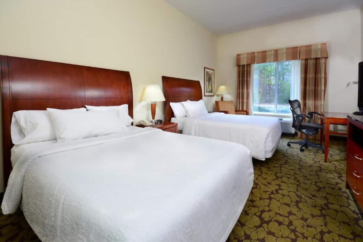 Premium bedding, in-room safe, desk, iron/ironing board