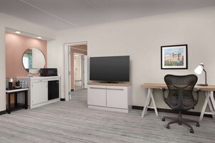 Premium bedding, in-room safe, desk, iron/ironing board