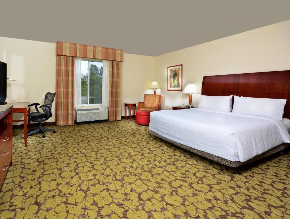 Premium bedding, in-room safe, desk, iron/ironing board