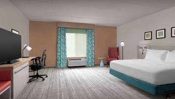 Quarto de hotel com cama, escrivaninha, cadeira, televisão, aparelho de ar condicionado e cortinas.