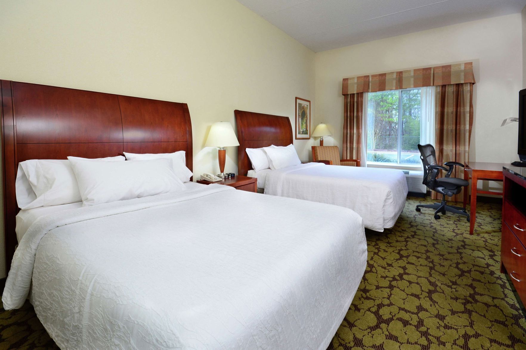 Premium bedding, in-room safe, desk, iron/ironing board