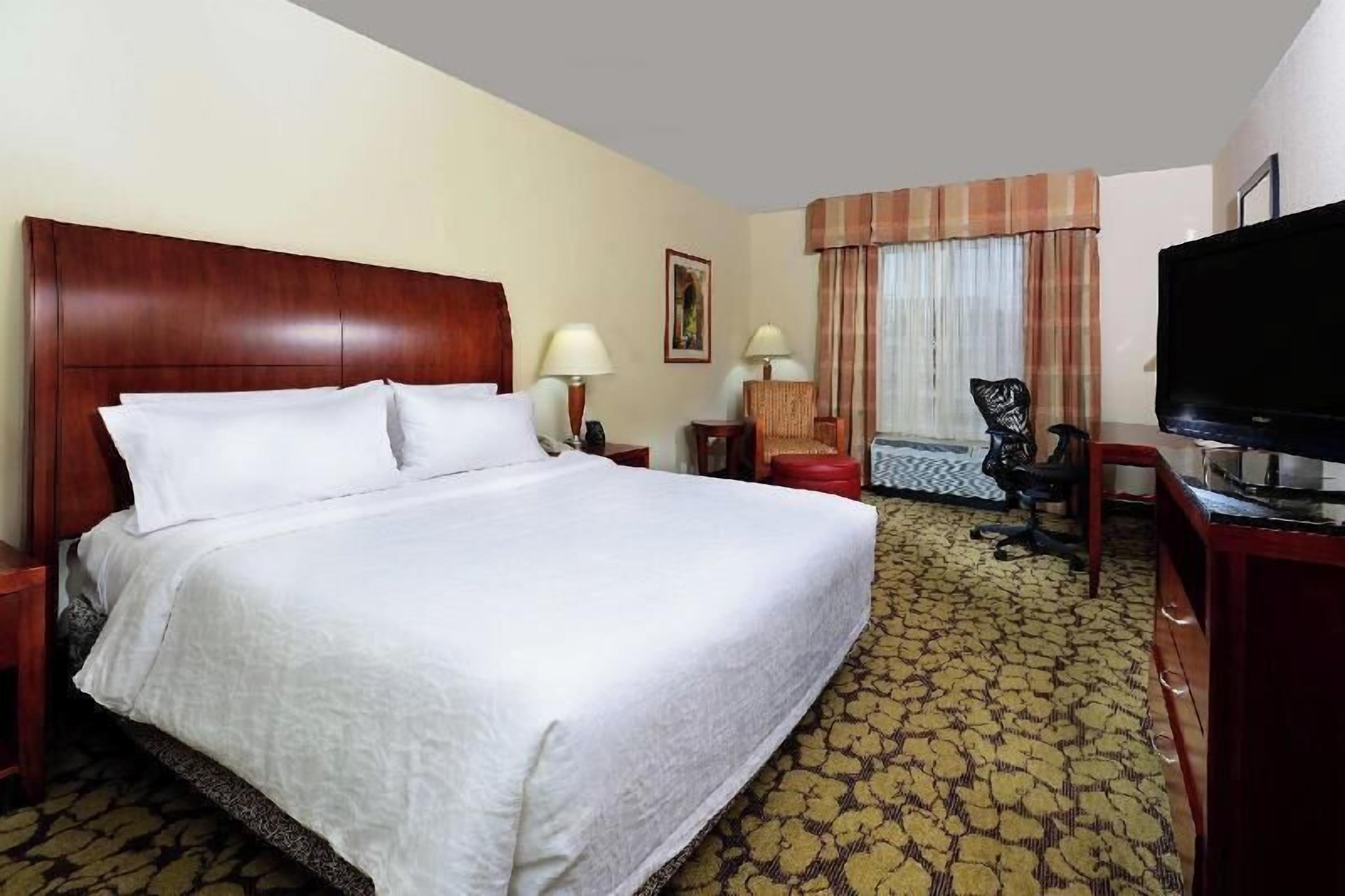 Premium bedding, in-room safe, desk, iron/ironing board