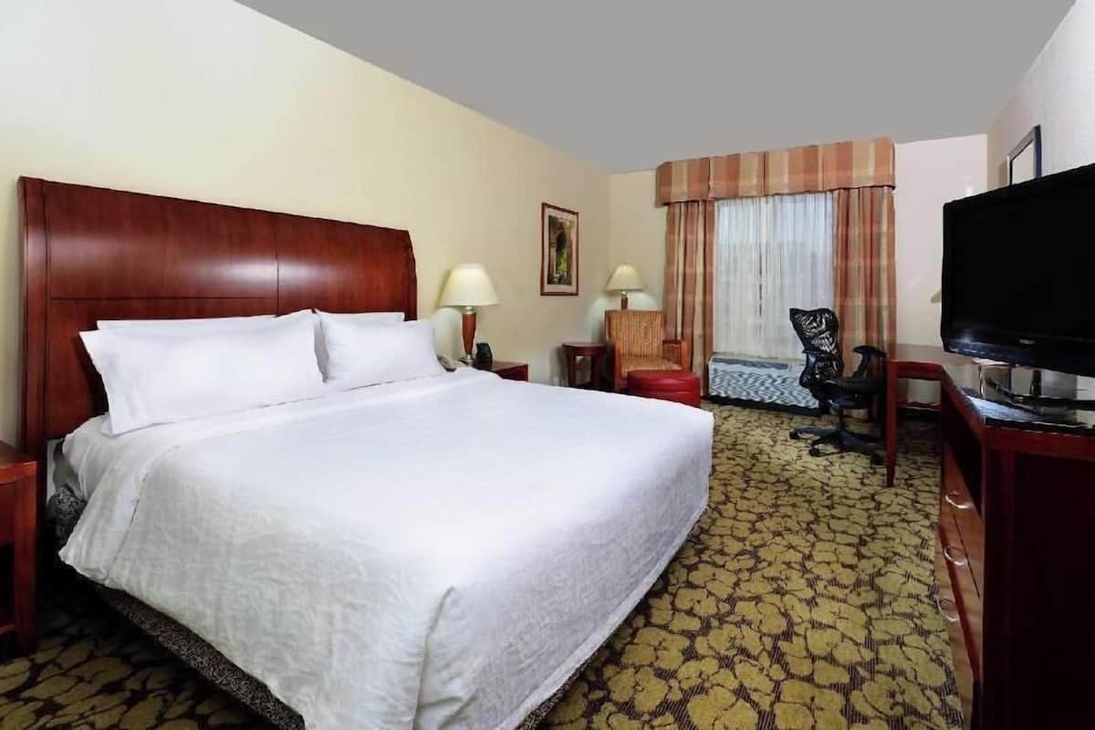 Premium bedding, in-room safe, desk, iron/ironing board