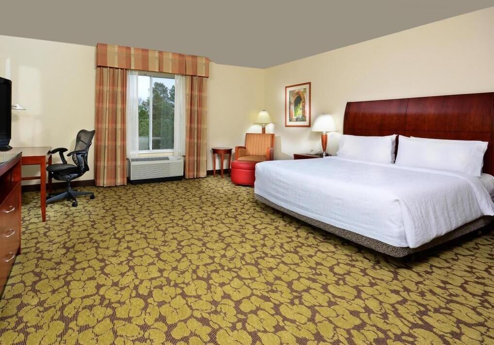Premium bedding, in-room safe, desk, iron/ironing board