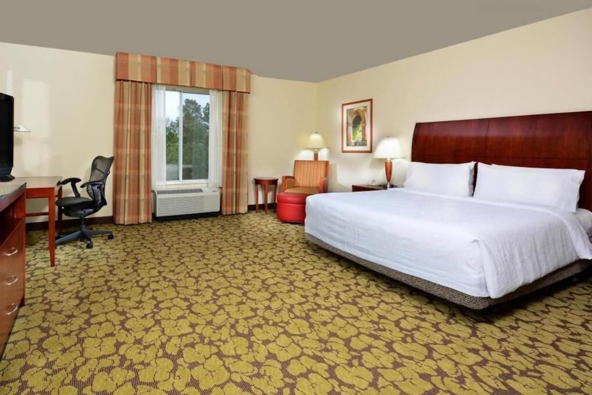 Premium bedding, in-room safe, desk, iron/ironing board