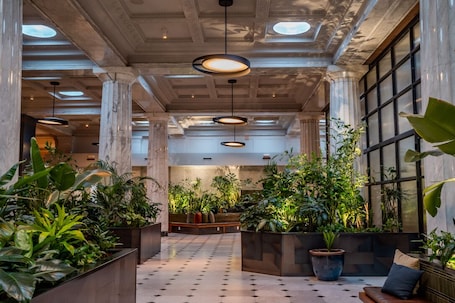 Lobby. Emery, Autograph Collection Hotel