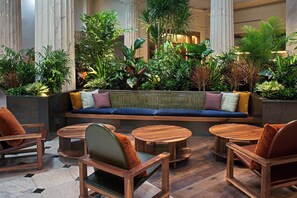 Bar-salon dans le hall