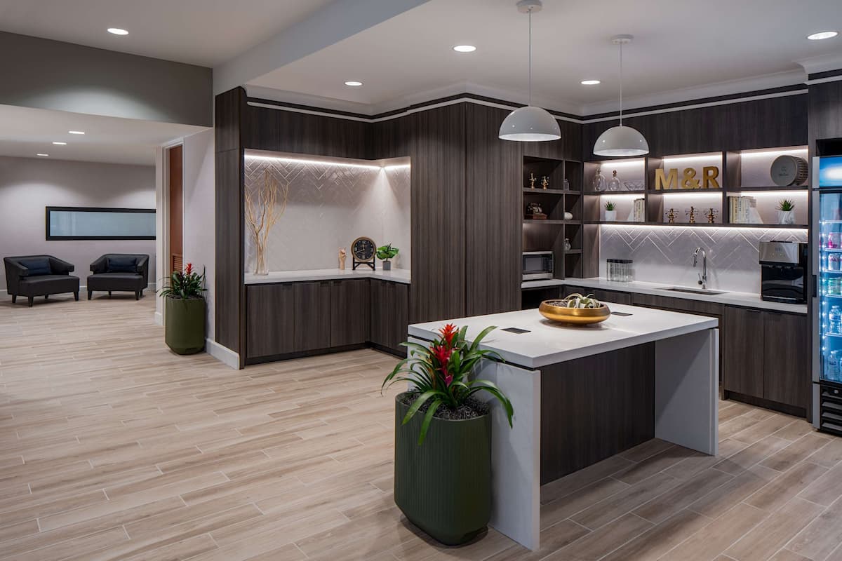 3 restaurants, breakfast, lunch, dinner served; italian cuisine