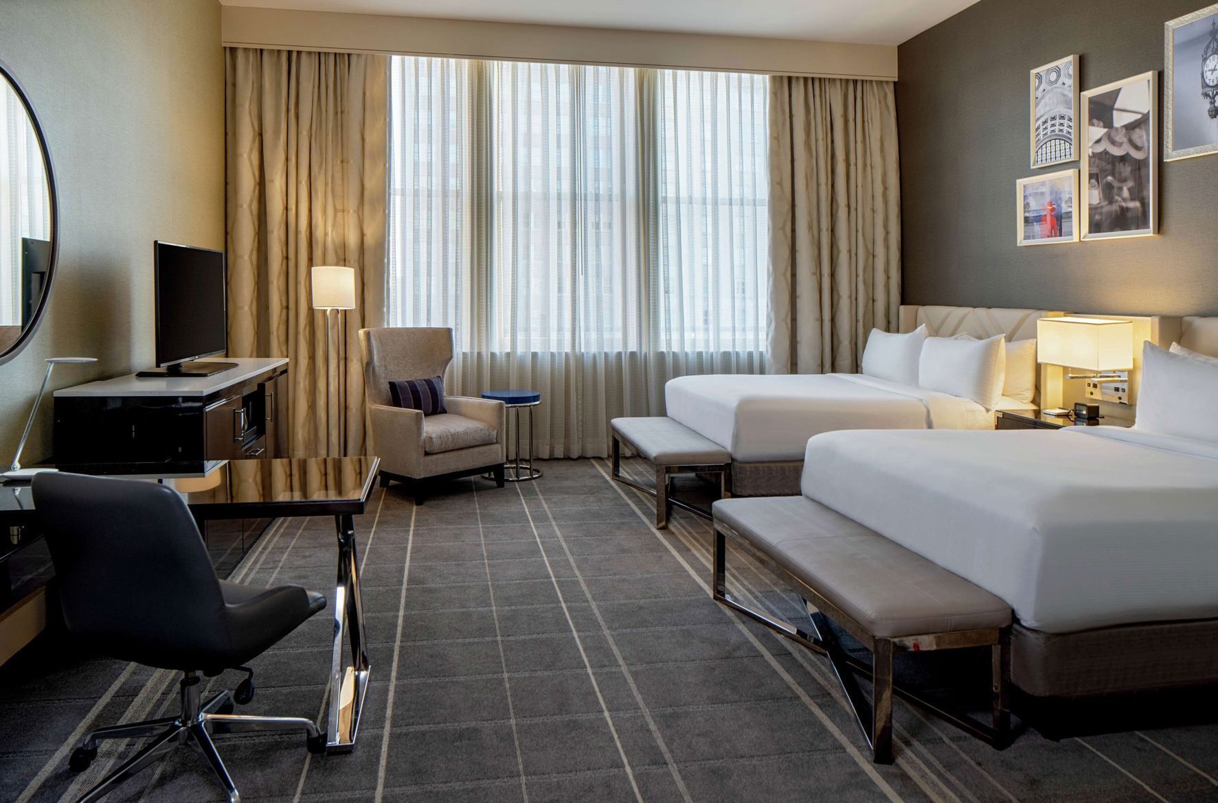 Luxe beddengoed, donsdekens, pillowtop-bedden, een kluis op de kamer