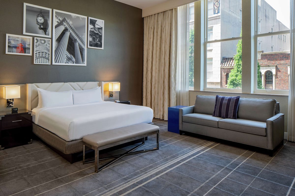 Deluxe Room, 1 King Bed with Sofa bed, Executive Level | Living area | 47-inch LCD TV with cable channels, TV, pay movies