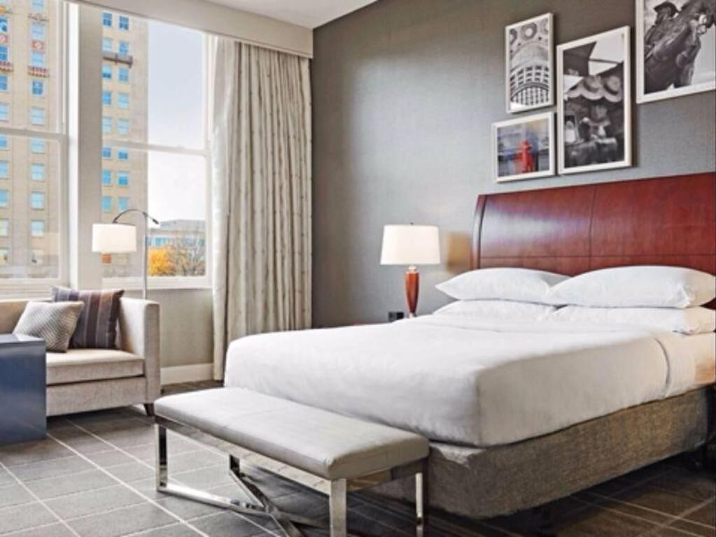 Luxe beddengoed, donsdekens, pillowtop-bedden, een kluis op de kamer