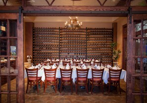 3 restaurants, breakfast, lunch, dinner served; Italian cuisine
