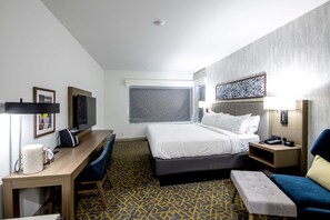 In-room safe, desk, laptop workspace, iron/ironing board - DoubleTree by Hilton Sulphur Lake Charles (Sulphur)