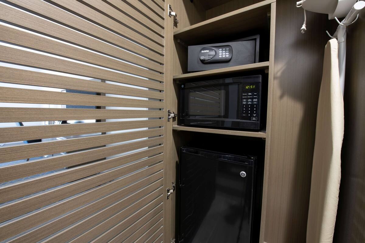 1 bedroom, in-room safe, desk, laptop workspace