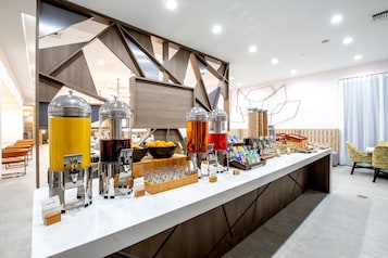 Daily cooked-to-order breakfast for a fee