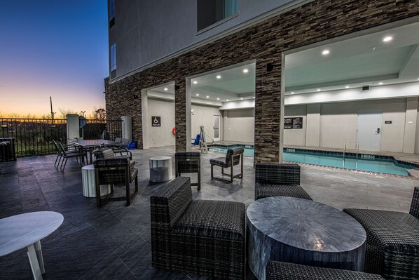 Indoor pool, outdoor pool - DoubleTree by Hilton Sulphur Lake Charles (Sulphur)